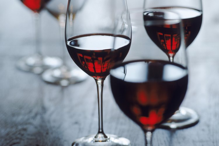 La investigación sugiere que una porción diaria de vino tinto puede proporcionar beneficios para la salud del corazón.