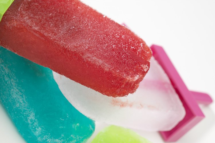 Puedes preparar paletas sin azúcar en tu casa.