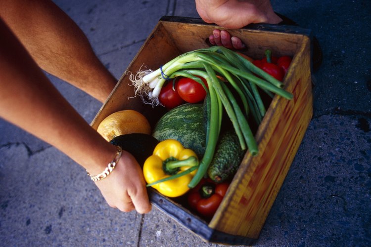 Implementa una dieta saludable y un plan de ejercicio.