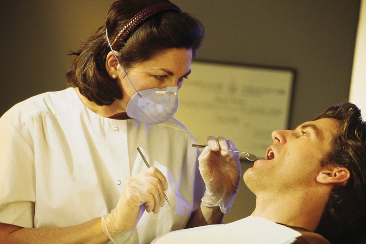 ¿Cuánto tiempo esperar después del dentista para comer?