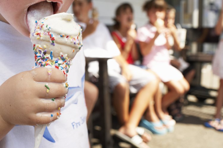 El helado está hecho de lácteos.