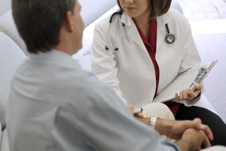 El aumento de la masa ventricular izquierda se asocia con un mayor riesgo de muerte súbita por enfermedad cardiovascular.