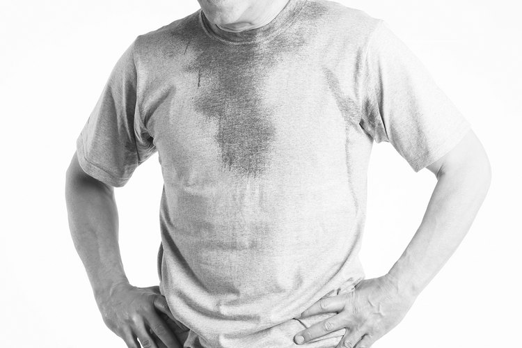 Vestir ropa apropiada ayuda a prevenir el agotamiento por calor.