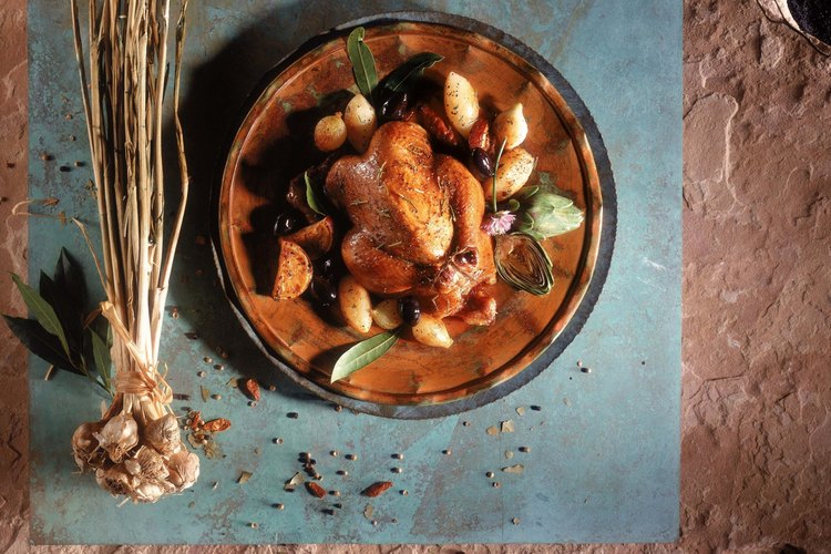 Si tu pollo asado se está dorando demasiado rápido, disminuye la temperatura.