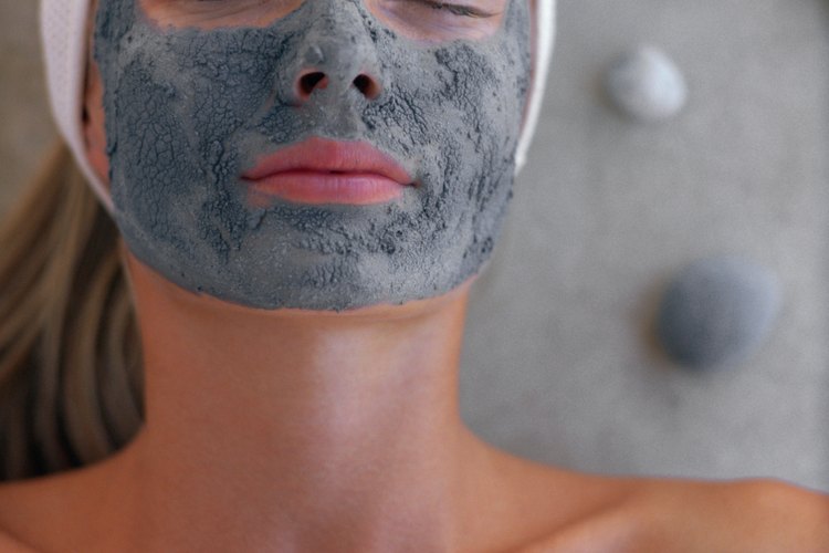 El carbón es un ingrediente desintoxicante usado popularmente en productos de belleza.