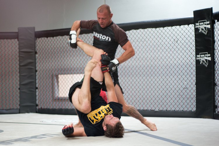 El grappling es una parte importante del entrenamiento de MMA.