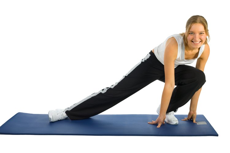 Estira los músculos cansados después de tus ejercicios en el gimnasio.