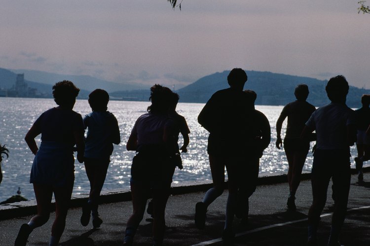 Correr libera el estrés y fortalece el cuerpo.