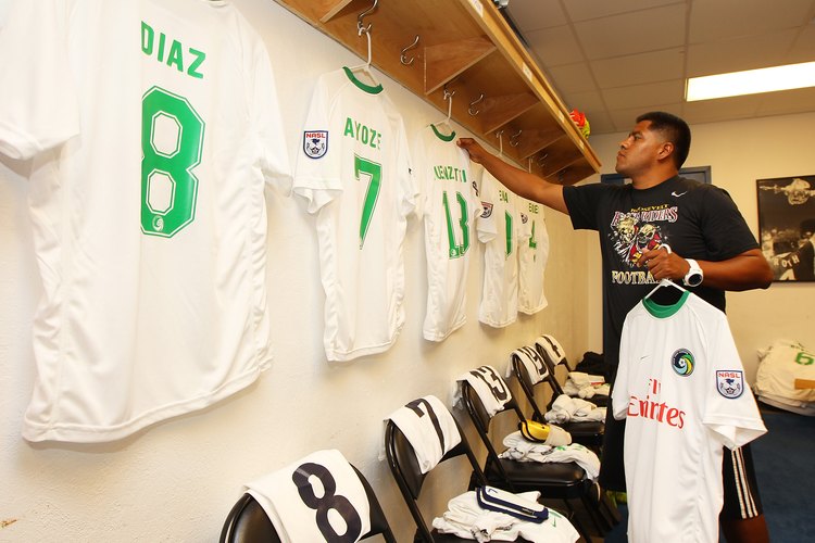 Incluso los profesionales en fútbol necesitan tener listo su equipo para el juego.