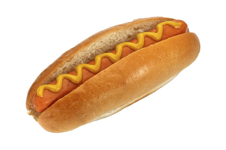 Un perro caliente.