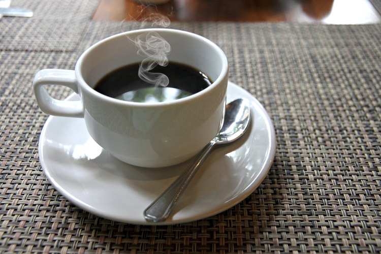 Lo mejor es evitar los alimentos con alto contenido en cafeína, como el café.