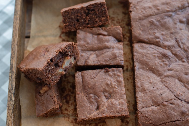 How to Keep Brownies From Getting Hard Around the Edge of the Pan