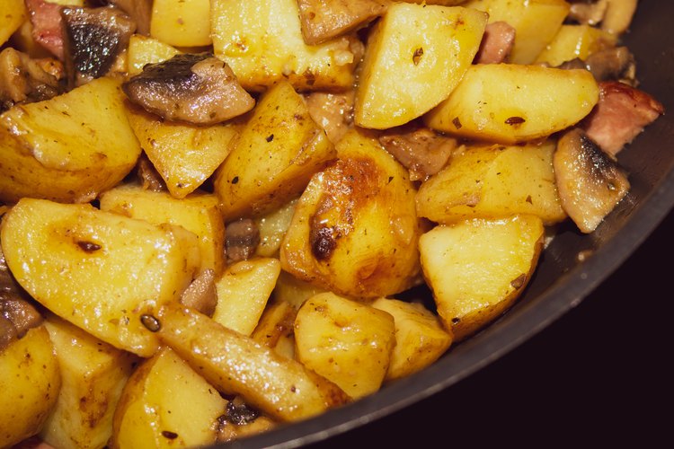 How to Cook Potatoes in a Roaster LEAFtv