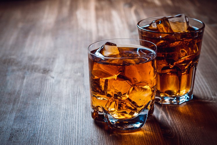 How to Make a Bourbon and Coke LEAFtv