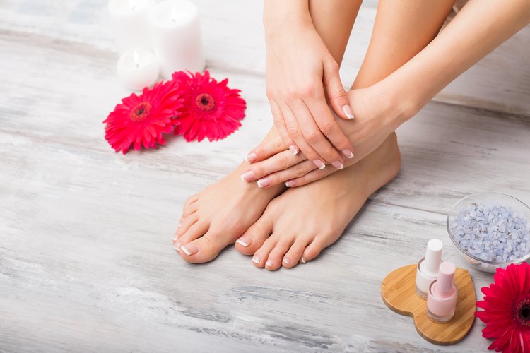 how-to-lighten-skin-on-hands-feet-leaftv