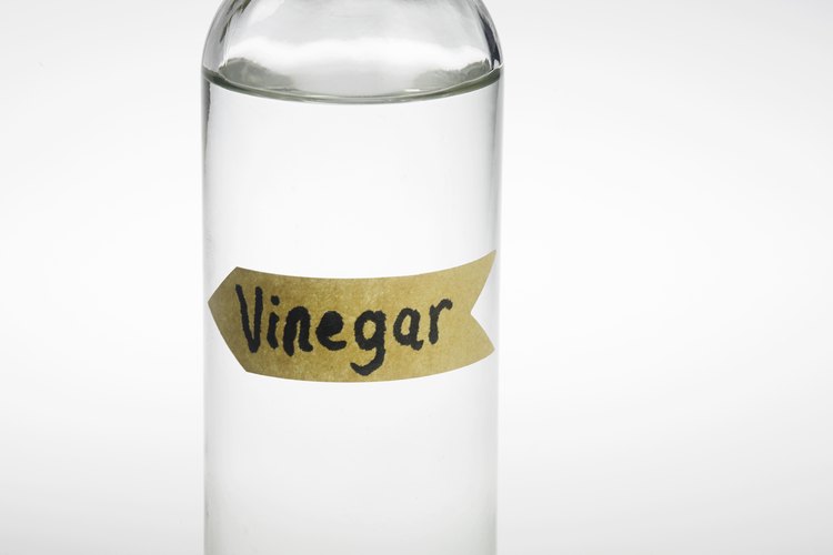 What Are the Effects of Vinegar on the Skin? | LEAFtv