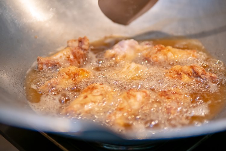 How to Make Fried Chicken With a Pressure Cooker | LEAFtv