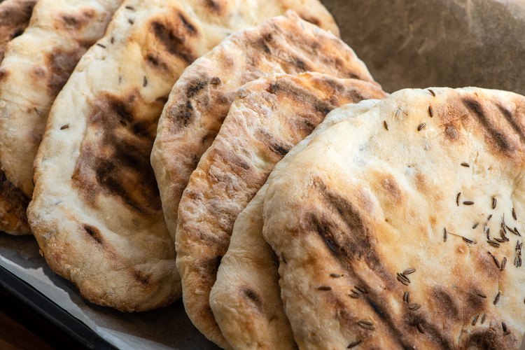 How to Warm Up Pita Bread | LEAFtv