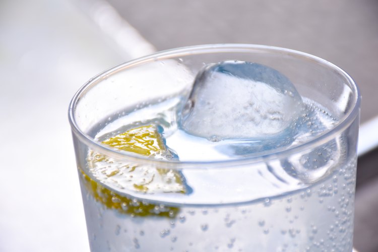 Ingredients Of Club Soda | LEAFtv