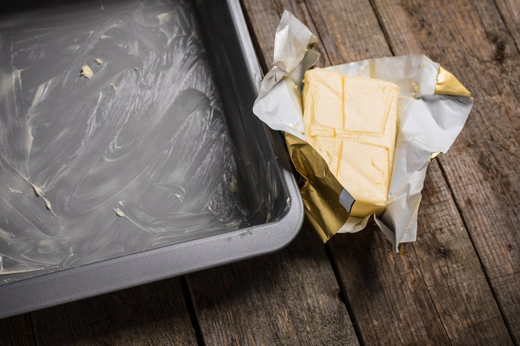 How to Grease a Baking Tray