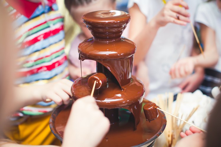 How Much Oil Should One Use in a Chocolate Fountain? | LEAFtv