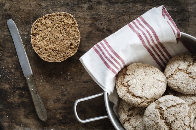 What Is the Difference Between Rye Bread & Pumpernickel Bread? LEAFtv