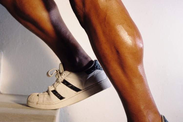 El sobreentrenamiento puede tensar los músculos de las piernas, dando lugar a un cierto grado de tensión muscular.