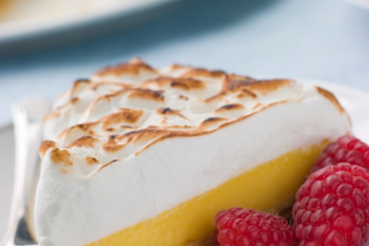 La tarta de limón con merengue es un postre clásico, pero calórico.