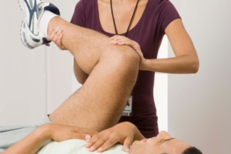 Realiza ejercicios para fortalecer la rodilla hiperextendida.