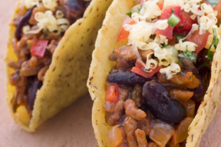 Agrega frijoles rojos a tacos, ensaladas, chile y otros platos.