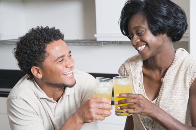 Beber jugo de concentrado es una forma saludable de obtener las vitaminas y minerales que tu cuerpo necesita.