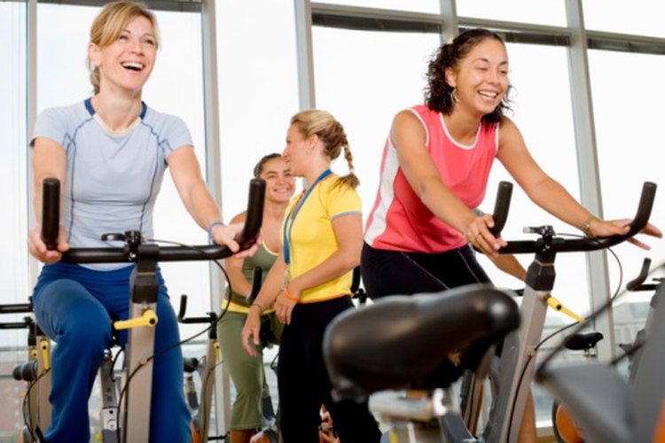 Varía la duración y frecuencia de tu ciclismo para reducir el dolor de bursitis.