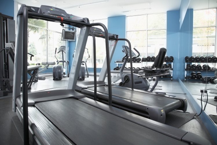 Levantar pesas y el ejercicio cardiovascular queman calorías.