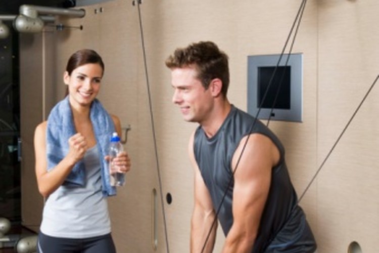 Una sesión en el gimnasio te puede ayudar a recuperar energía.
