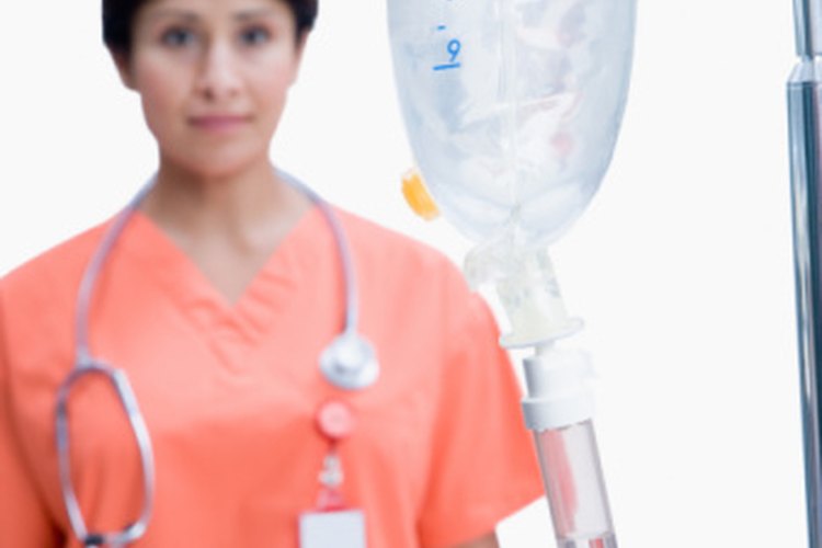 La dextrosa se administra comúnmente a través de inyecciones intravenosas.