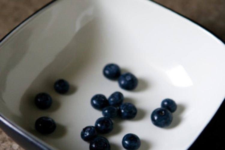 Puedes usar los arándanos para elaborar recetas nutritivas para tu bebé, como puré o cereales de arándanos.