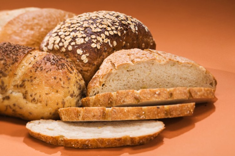 El pan -especialmente el de grano integral- es una adición saludable a tu dieta y no debe agravar el reflujo ácido.