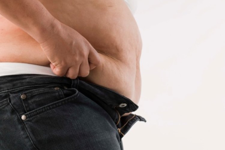 Tu cuerpo almacena el exceso de calorías en las células grasas.