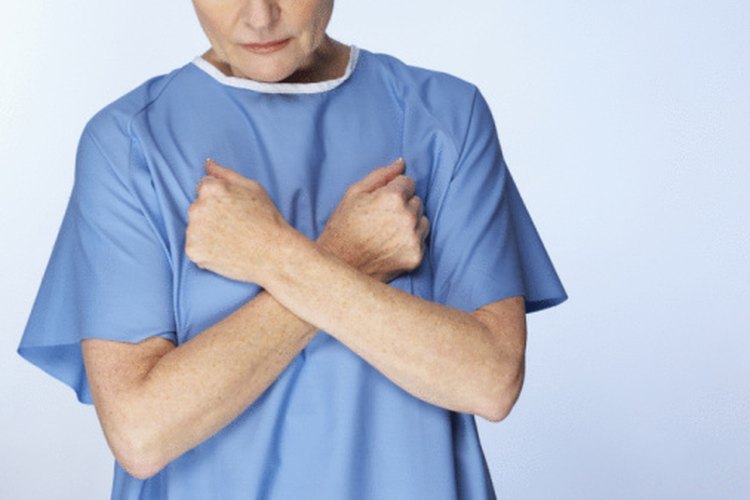 El pectus excavatum puede causar diferentes síntomas, como malestar en el pecho y dolor.