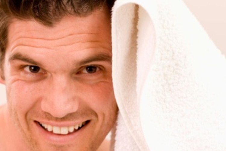 El cabello o cuero cabelludo con olor puede resultar por duchas o lavados con champú poco frecuentes.