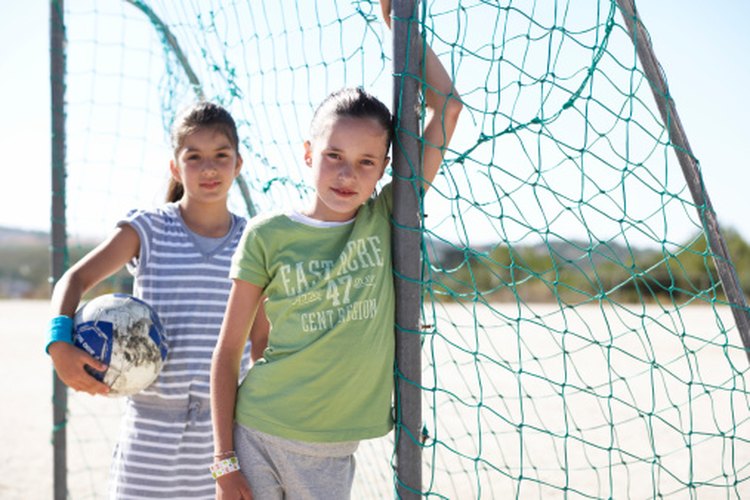 Los cambios hormonales durante la pubertad desencadenan los cambios de comportamiento en las niñas y los niños preadolescentes.
