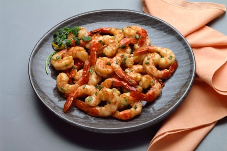 Los camarones asiáticos glaseados son un plato rico en proteínas.
