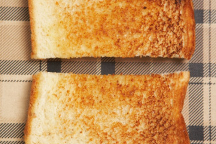 El pan tostado con mantequilla puede ser parte de un buen desayuno para los fisicoculturistas.