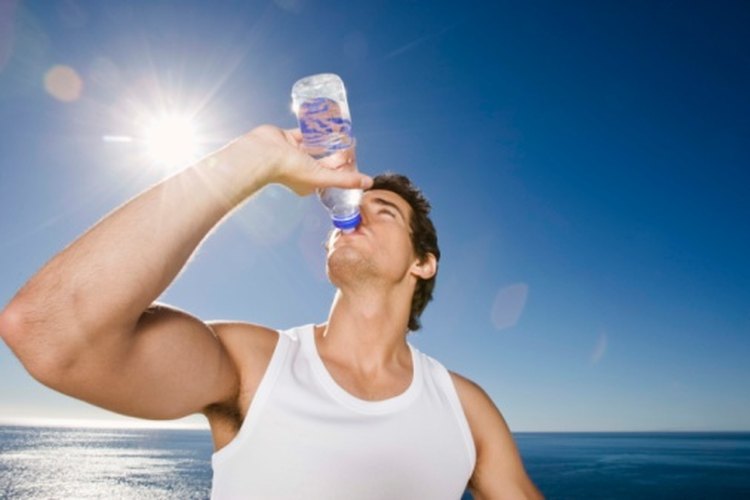 Tu cuerpo puede perder varios litros de agua durante el ejercicio.