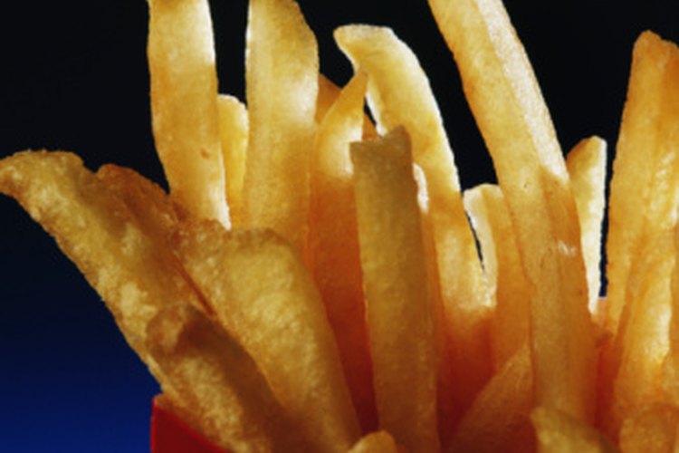 Las patatas fritas son un acompañamiento popular.