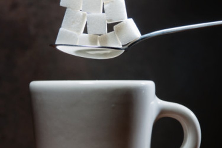 La stevia endulza el té sin necesidad de usar azúcar.