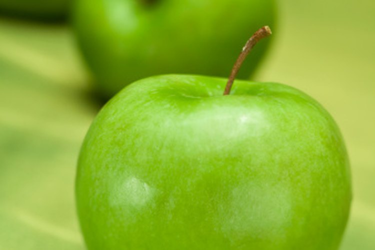 Ls manzanas contienen solo pequeñas cantidades de hierro, pero ayuda en su absorción.