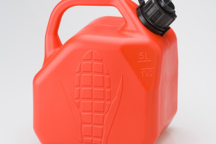 Una bidón de combustible es un recipiente de mezcla práctico.