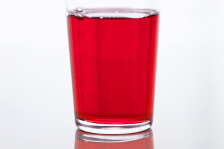 El jugo de arándano es un tipo de alimento que puede estar en una dieta de líquidos claros.