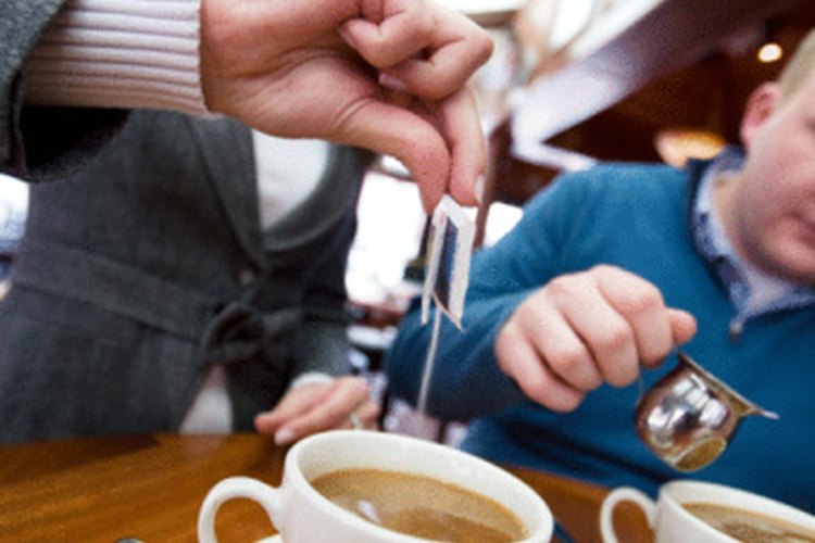 El café descafeinado contiene hasta 4 mg de cafeína por taza.